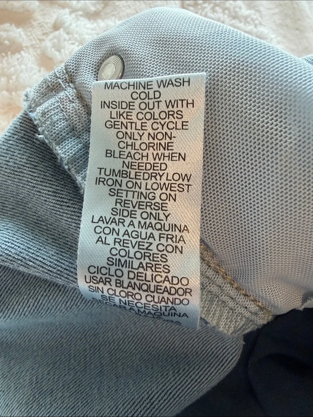 Wit & Wisdom Light Blue Distressed Capri Jeans. Elastic Waist. Size 14.
